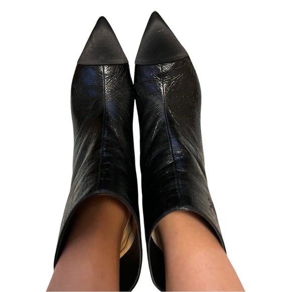 Chanel black leather Coco Chanel sign ankle boots - Picture 6 of 17